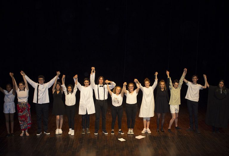 Les cours de théâtre pour ados ambiance ludique et créative